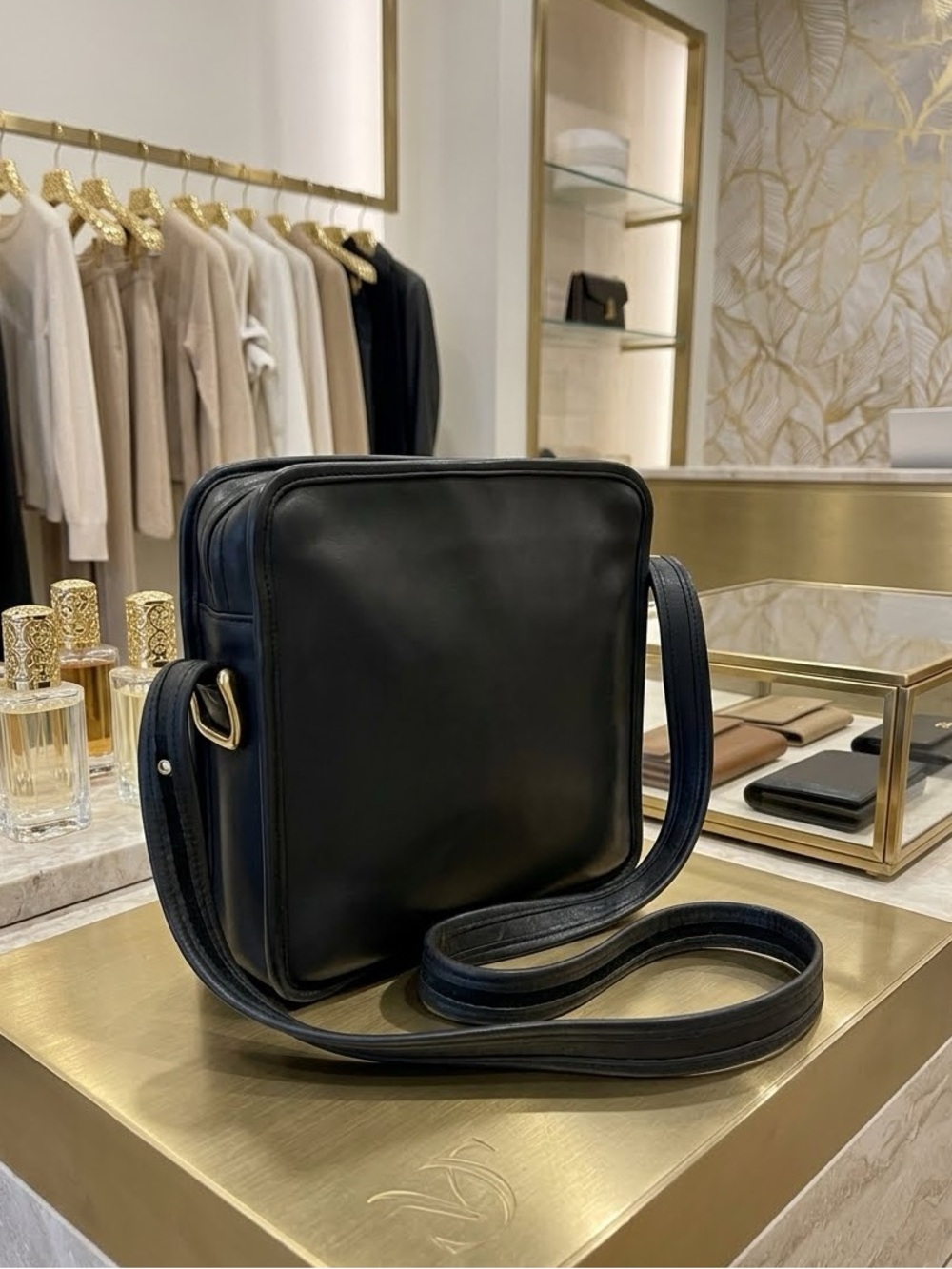 Coach Black Leather Messenger N2-LOD9168 Crossbody vintage